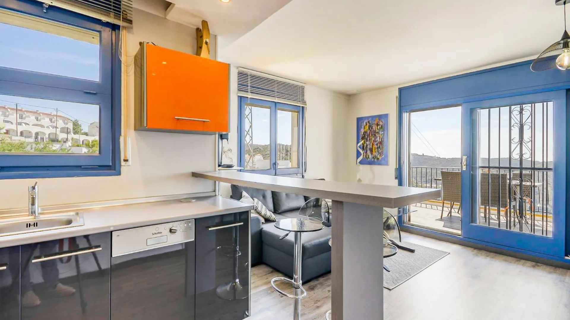 Apartment In Roses By The Beach 0*,